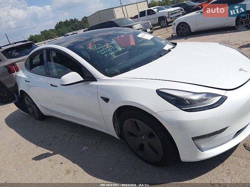 Седан Tesla Model 3 2022 в Львове
