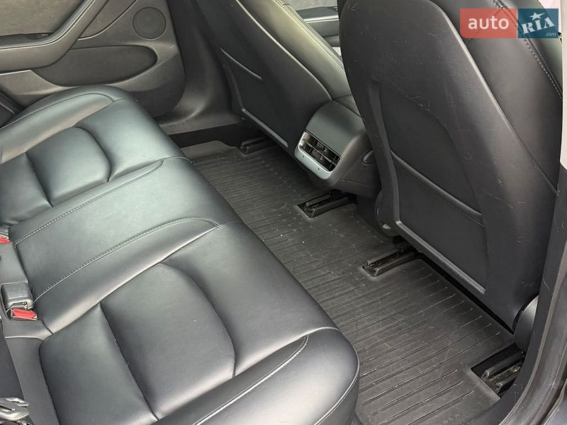 Седан Tesla Model 3 2020 в Тернополе