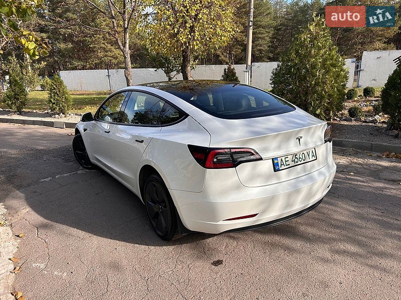 Седан Tesla Model 3 2023 в Днепре
