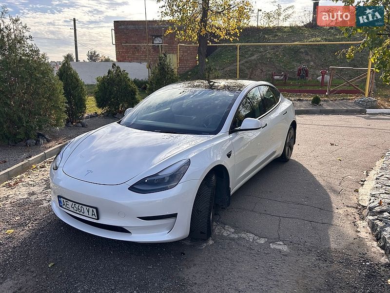 Седан Tesla Model 3 2023 в Днепре