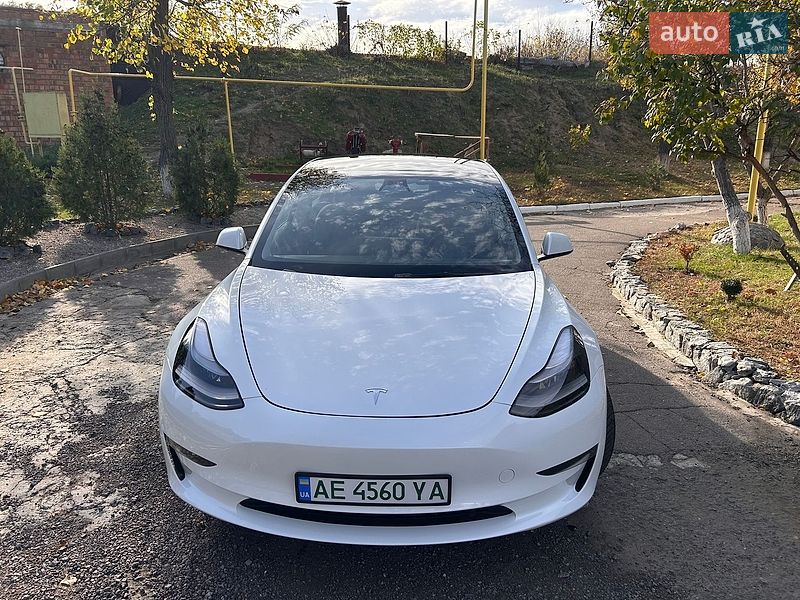 Седан Tesla Model 3 2023 в Днепре
