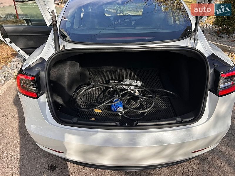 Седан Tesla Model 3 2023 в Днепре