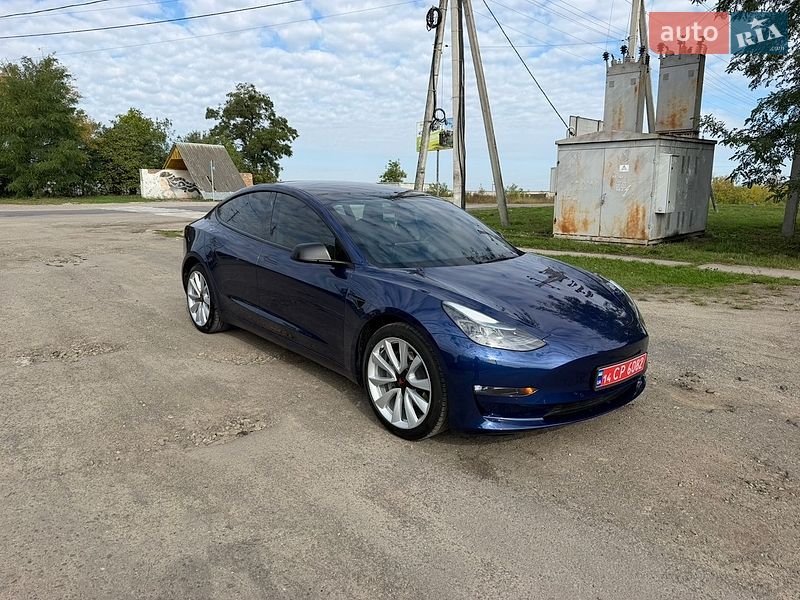 Седан Tesla Model 3 2022 в Золочеве
