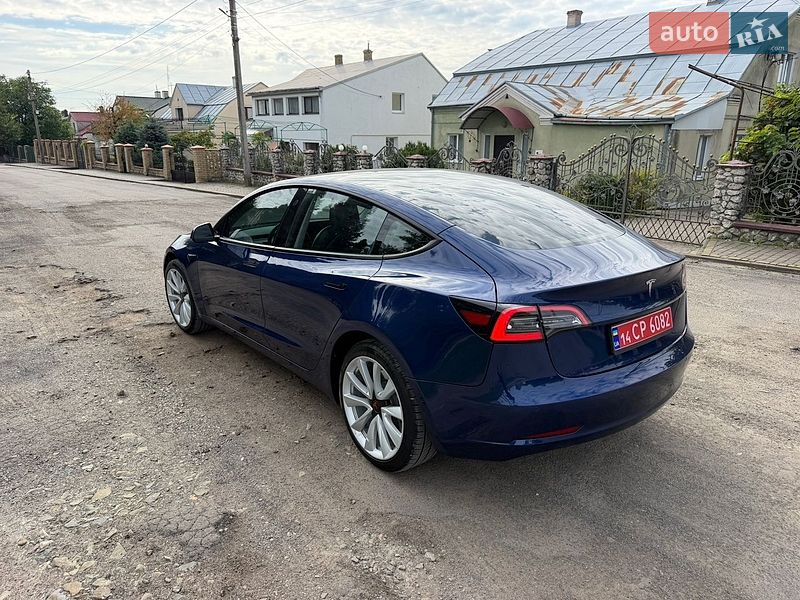 Седан Tesla Model 3 2022 в Золочеве
