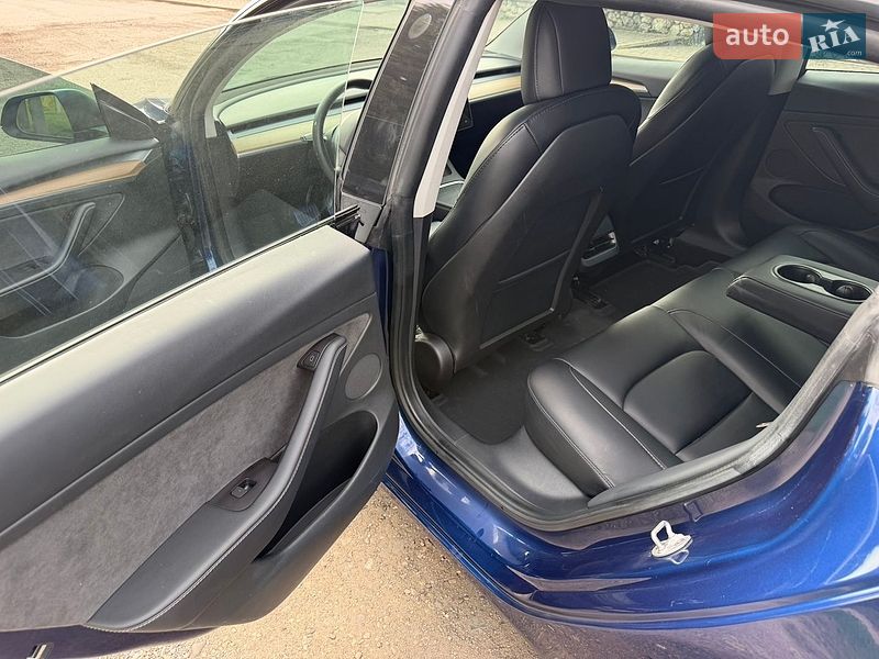 Седан Tesla Model 3 2022 в Золочеве