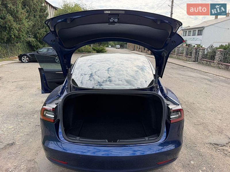 Седан Tesla Model 3 2022 в Золочеве