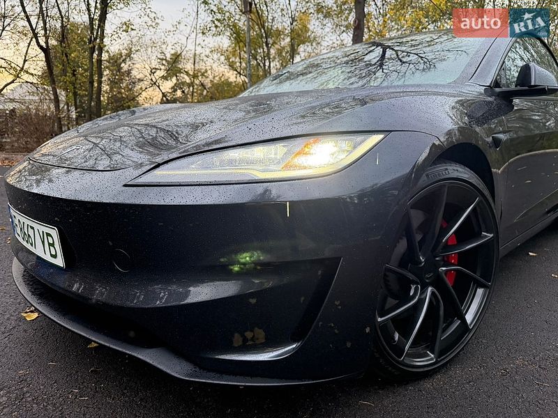 Седан Tesla Model 3 2024 в Кривому Розі