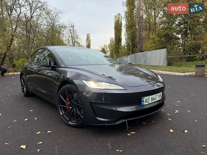 Седан Tesla Model 3 2024 в Кривому Розі
