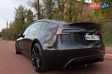 Седан Tesla Model 3 2024 в Кривому Розі