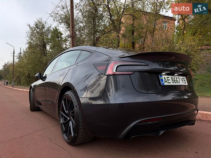 Седан Tesla Model 3 2024 в Кривому Розі