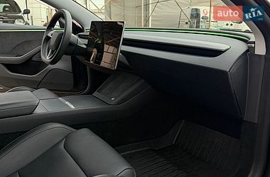 Седан Tesla Model 3 2024 в Кривому Розі