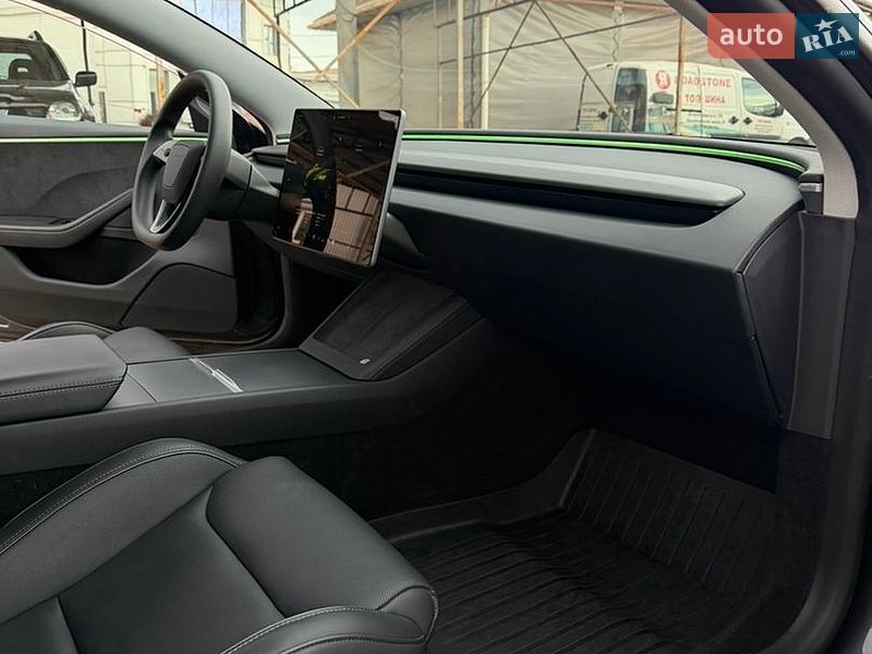 Седан Tesla Model 3 2024 в Кривому Розі