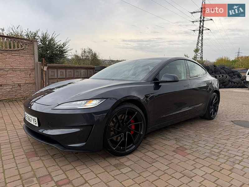 Седан Tesla Model 3 2024 в Кривому Розі