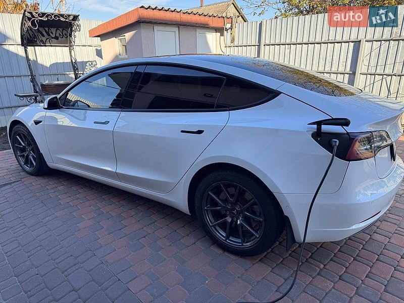 Седан Tesla Model 3 2021 в Миргороді