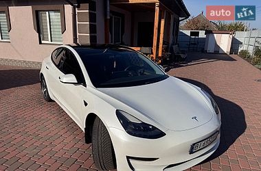 Седан Tesla Model 3 2021 в Миргороді