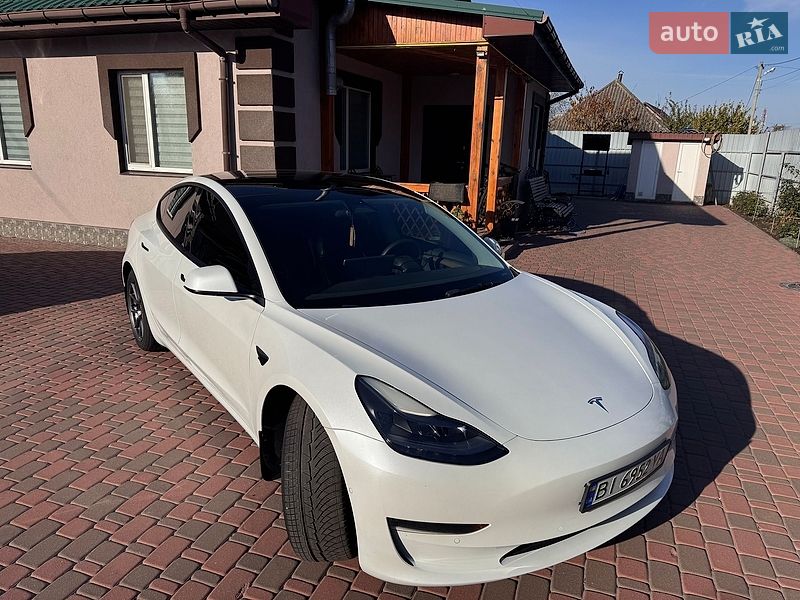 Седан Tesla Model 3 2021 в Миргороді