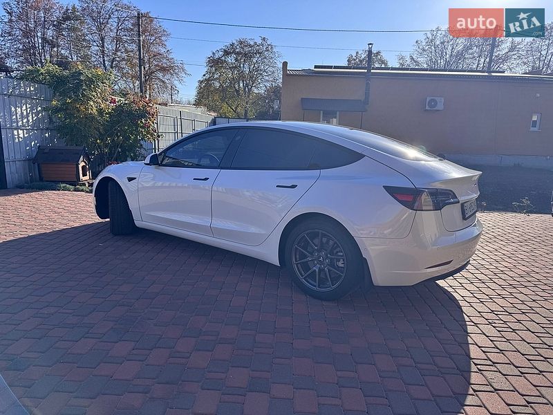 Седан Tesla Model 3 2021 в Миргороді