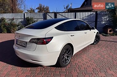 Седан Tesla Model 3 2021 в Миргороді
