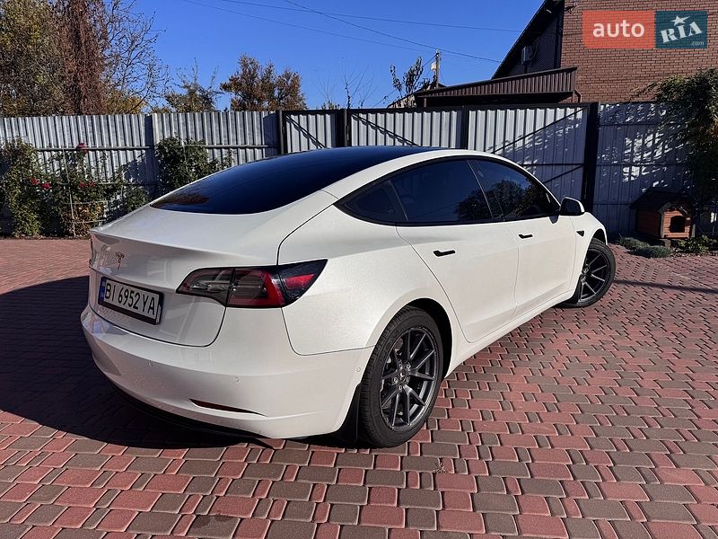 Седан Tesla Model 3 2021 в Миргороді