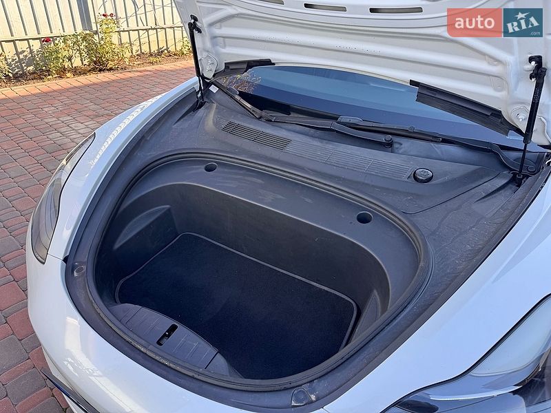 Седан Tesla Model 3 2021 в Миргороді
