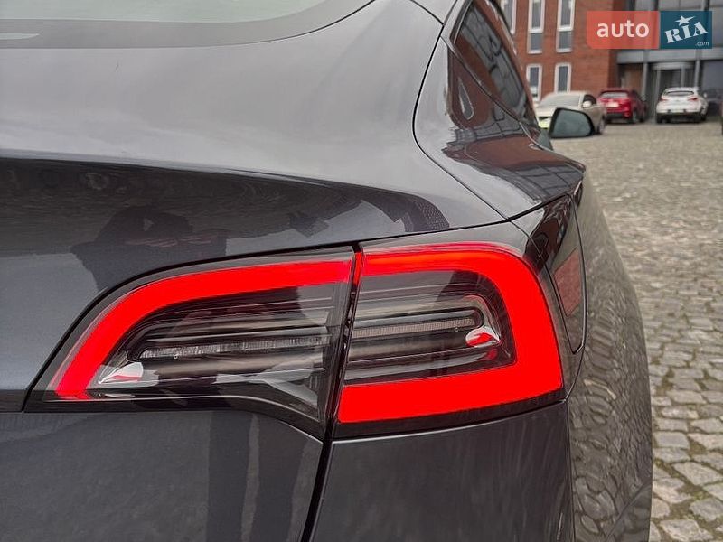 Седан Tesla Model 3 2023 в Днепре
