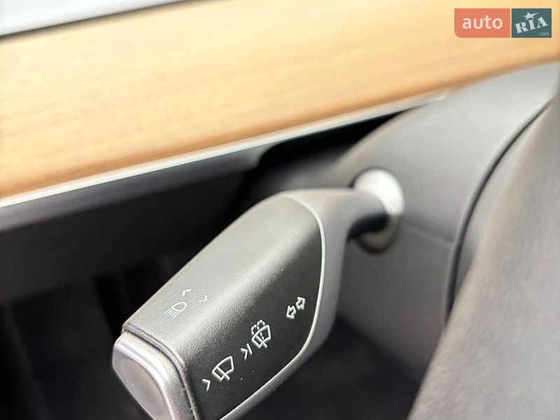 Седан Tesla Model 3 2023 в Днепре