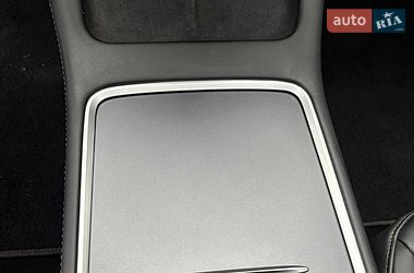 Седан Tesla Model 3 2023 в Днепре