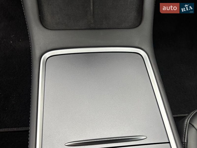 Седан Tesla Model 3 2023 в Днепре