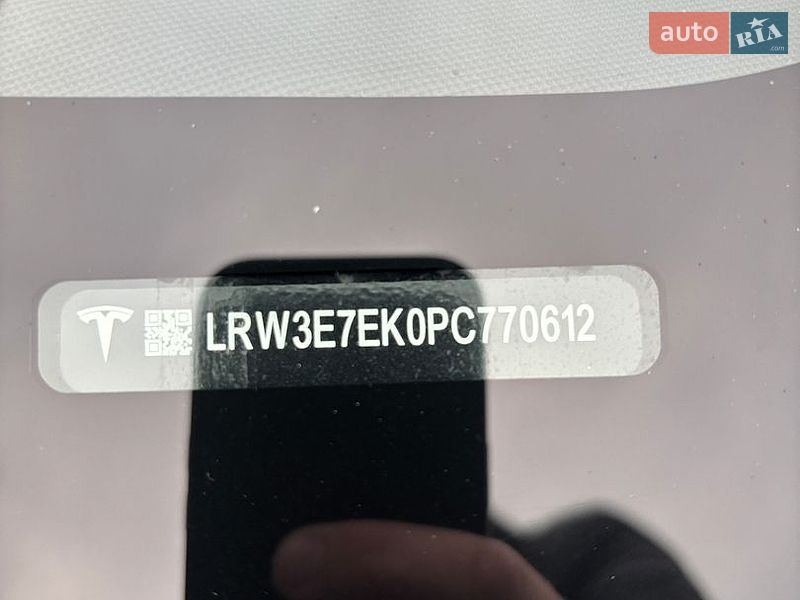 Седан Tesla Model 3 2023 в Днепре