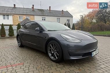 Седан Tesla Model 3 2022 в Львове