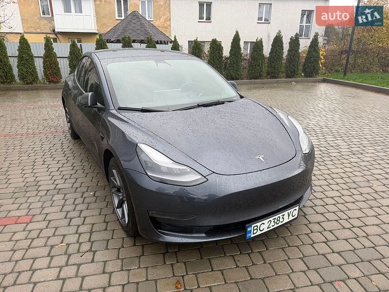 Седан Tesla Model 3 2022 в Львове