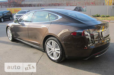 Седан Tesla Model S 2016 в Киеве