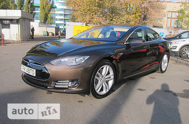 Седан Tesla Model S 2016 в Киеве