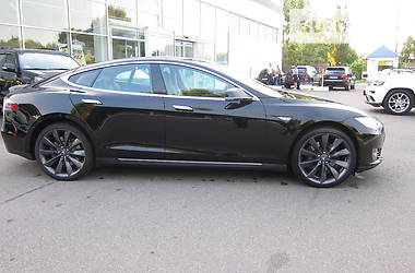 Седан Tesla Model S 2015 в Киеве