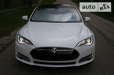 Седан Tesla Model S 2013 в Киеве