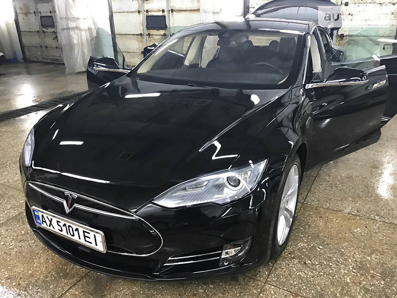Tesla Model S 2014 года
