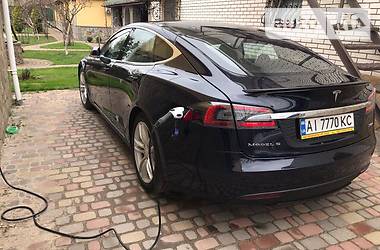 Седан Tesla Model S 2014 в Киеве