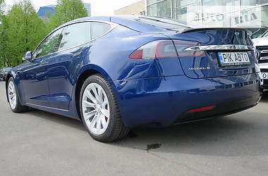 Седан Tesla Model S 2018 в Киеве