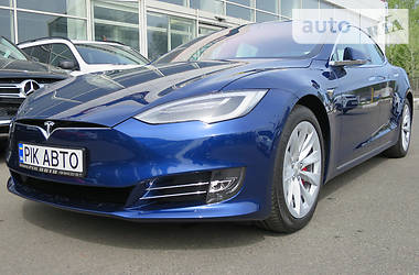 Седан Tesla Model S 2018 в Киеве