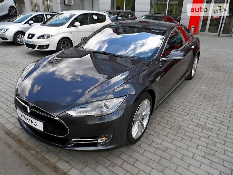 Седан Tesla Model S 2015 в Харькове