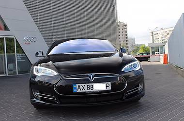 Седан Tesla Model S 2015 в Харькове