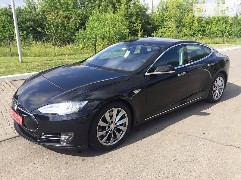 Лифтбек Tesla Model S 2013 в Староконстантинове