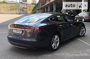 Седан Tesla Model S 2015 в Харькове