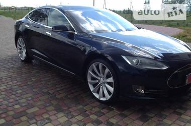 Седан Tesla Model S 2013 в Львове