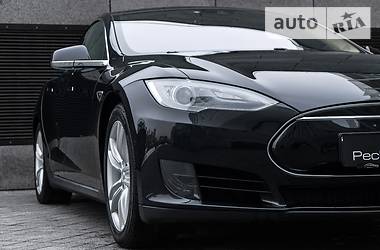 Хэтчбек Tesla Model S 2016 в Киеве