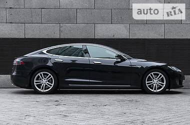 Хэтчбек Tesla Model S 2016 в Киеве