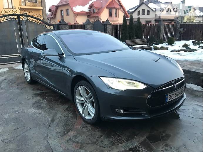 Хетчбек Tesla Model S 2013 в Львові