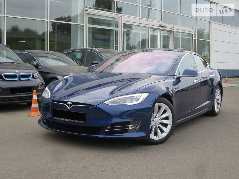 Седан Tesla Model S 2018 в Киеве