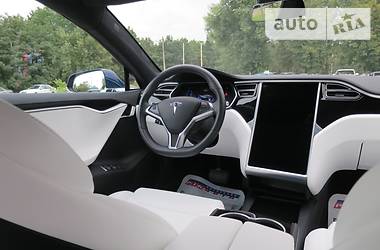 Седан Tesla Model S 2018 в Киеве