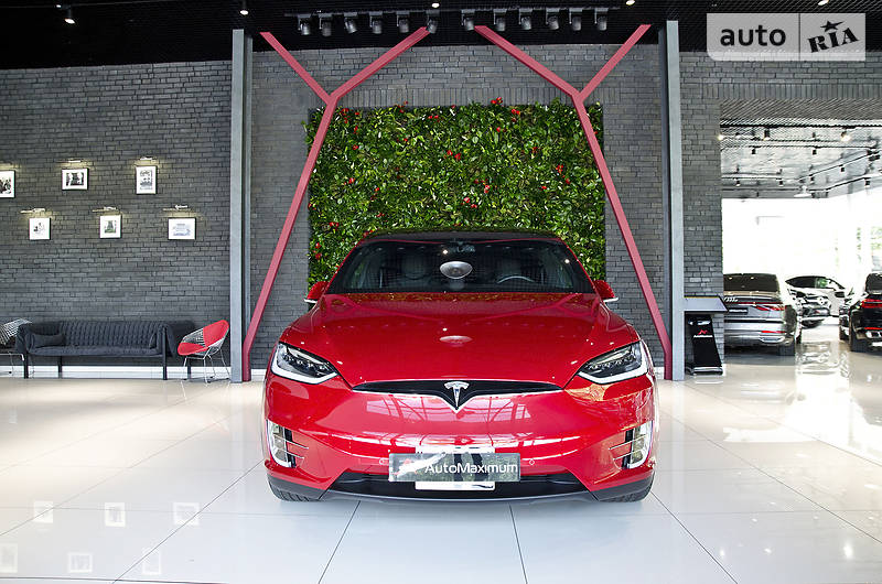 Позашляховик / Кросовер Tesla Model S 2016 в Києві